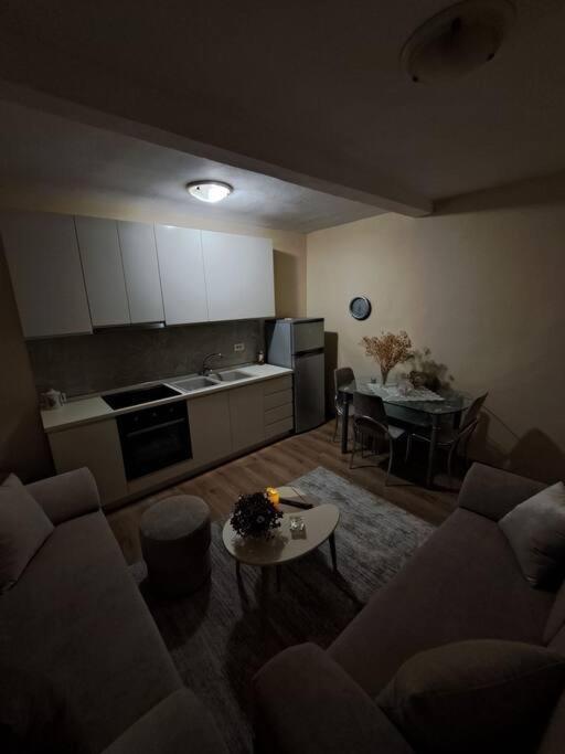 Quiet, Cozy, Luminous Apartment 티라나 외부 사진